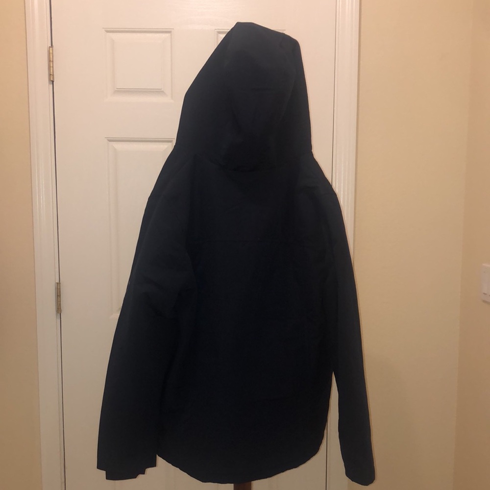 Tommy Hilfiger so soft inside 🥰 pinstripes on pockets Arm with logo! NEVER WORN - Picture 10 of 10